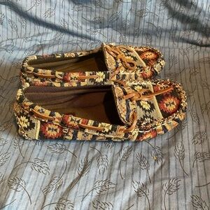 Lamo southwest print moccasins style rubber soled slippers size 7